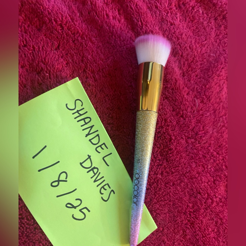 Docolor makeup brush
Never been used